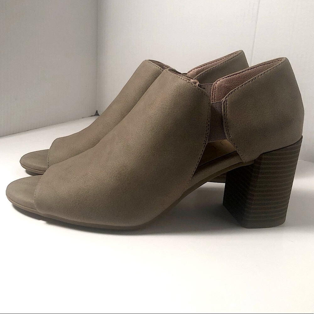 Naturalizer Codey Grey Smooth Faux Leather 9.5